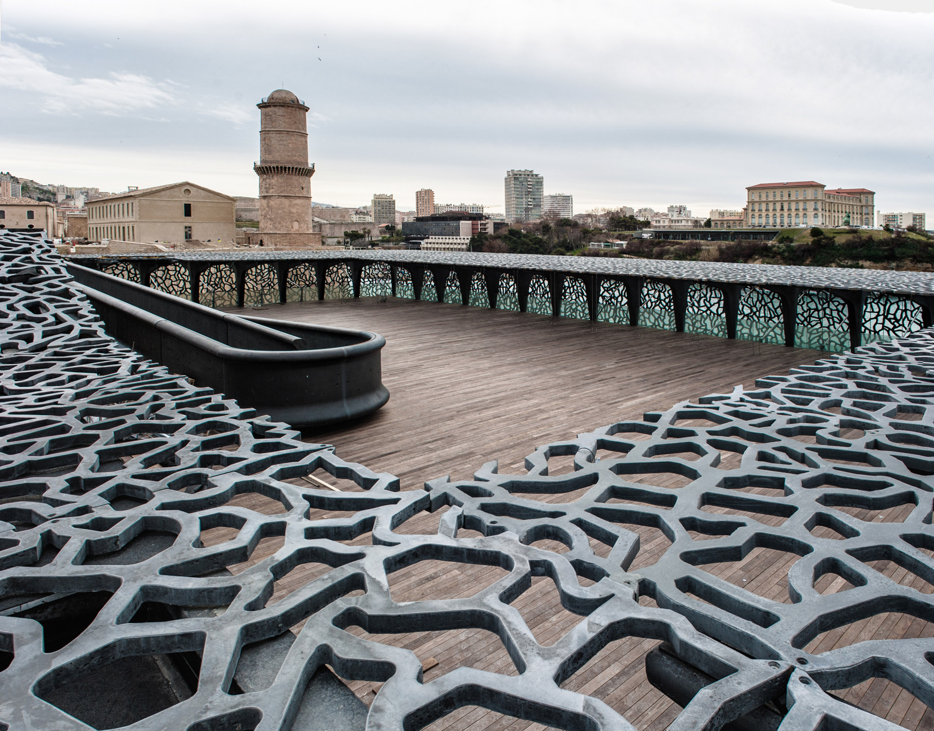 18._MuCEM_J4_et_fort_Saint-Jean_toit_terrasse_et_passerelle-2dfde2ab5b1f7aa0